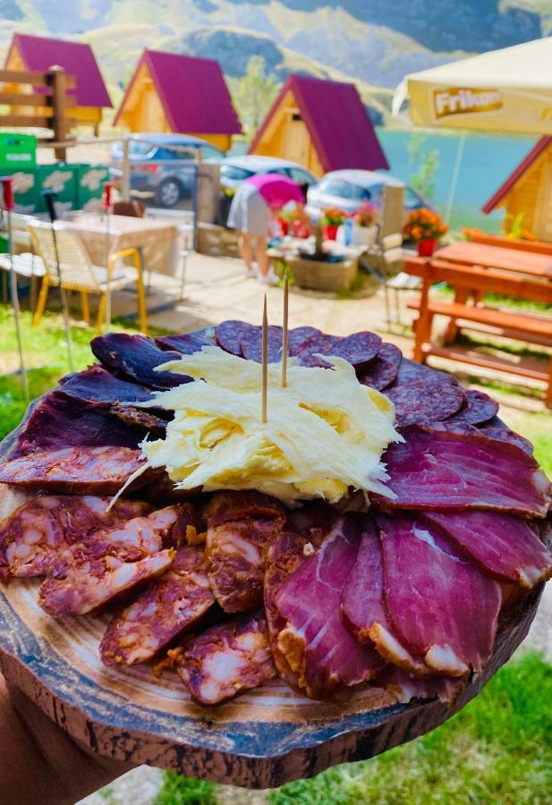 Kapetanovo Jezero Bungalov Bed & Breakfast Podgorica Ngoại thất bức ảnh