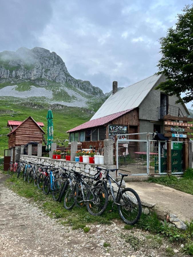 Kapetanovo Jezero Bungalov Bed & Breakfast Podgorica Ngoại thất bức ảnh